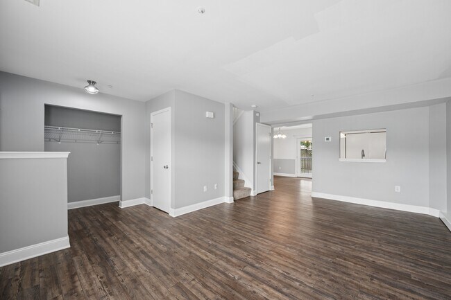 Building Photo - 411 Old Oak Pl
