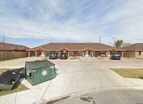 Building Photo - 704 Thompson Rd