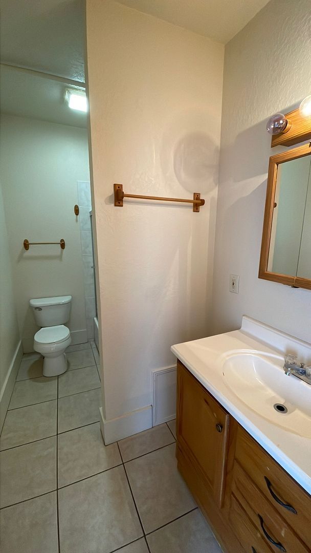 Building Photo - Spacious 2/2 Apartment in Heart of Umatilla!