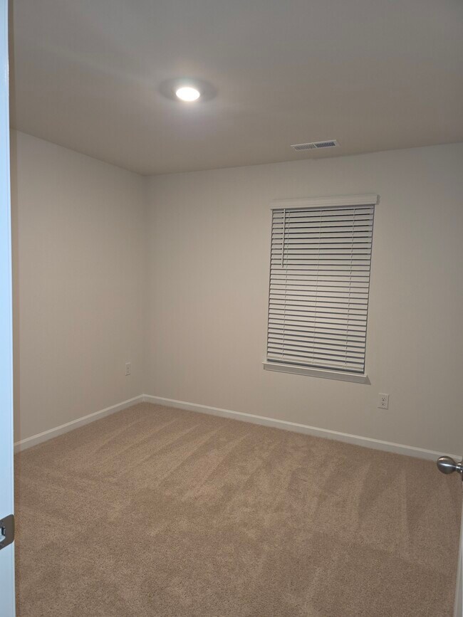 Building Photo - 408 Honeycutt Oaks Dr