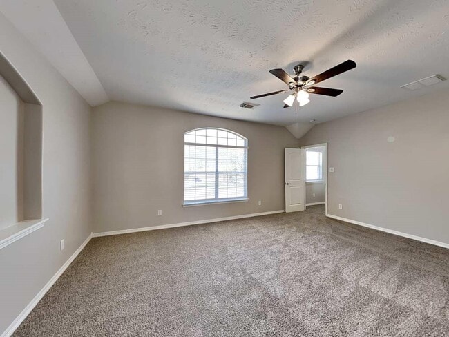 Building Photo - 28919 Hidden Lake Ct