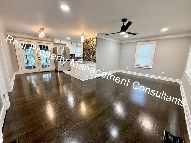 Building Photo - Beautifully Renovated 3-Bedroom, 2-Bath Ho...