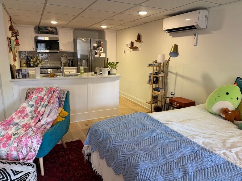 Living/Bedroom - 343 S Gay St