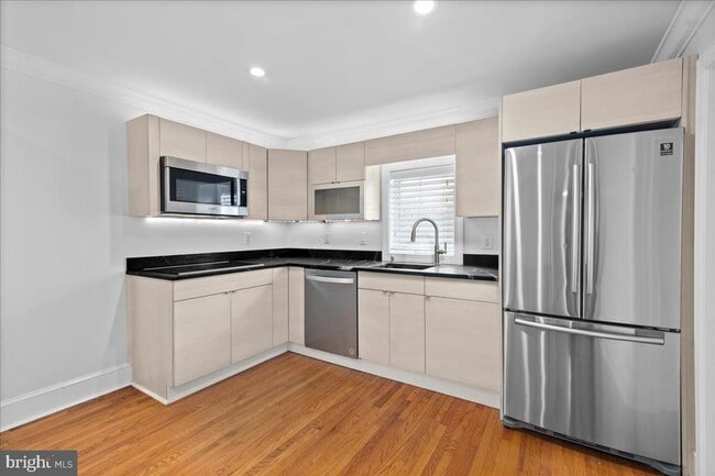 Building Photo - 182 W Court St