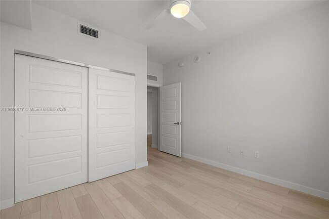 Building Photo - 555 NE 8th St