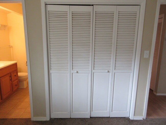 Building Photo - 4 bedroom 3 bathroom w/basement