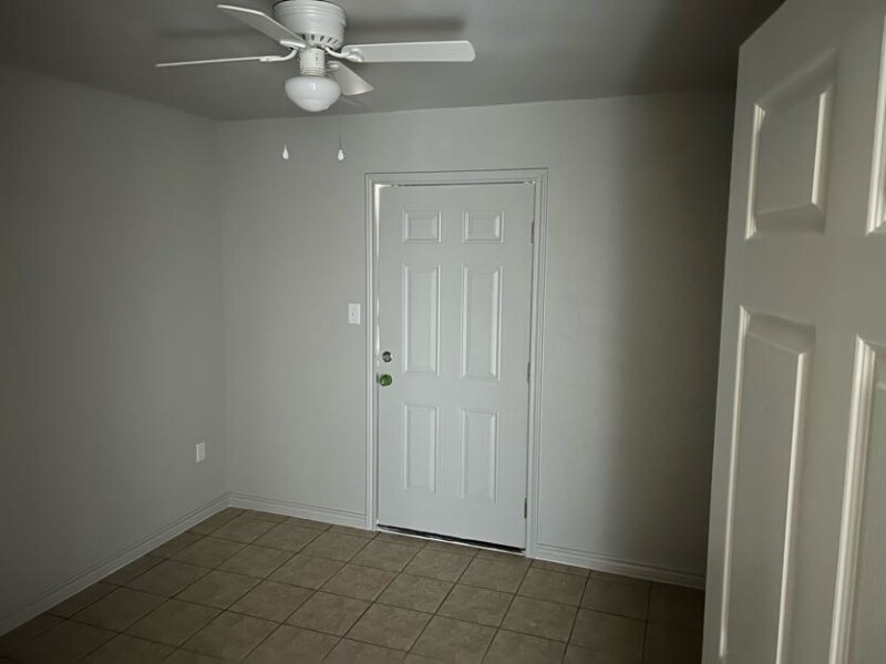 Building Photo - 136 Private Rd