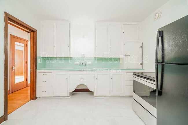 Building Photo - 1325 6th Ave