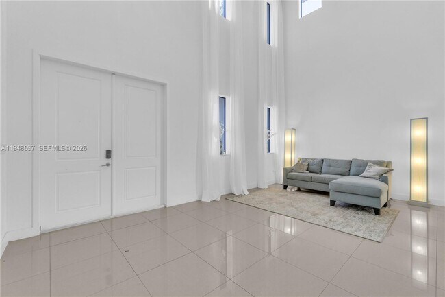 Building Photo - 10890 Shore St