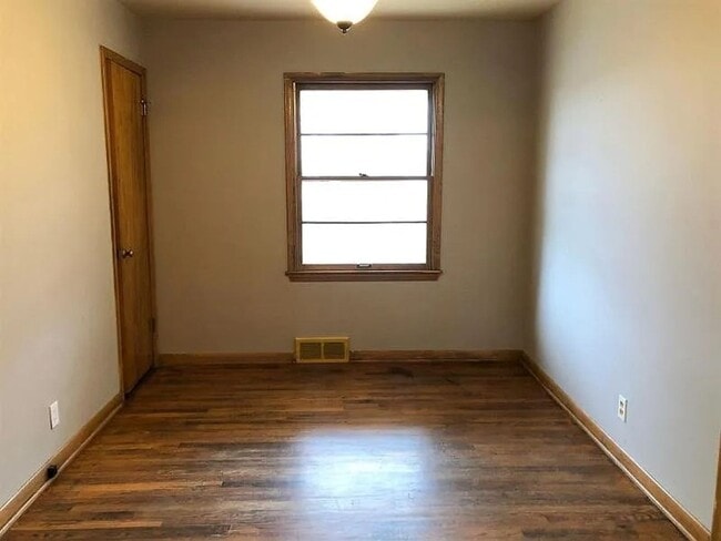 Building Photo - 336 Beverly Dr