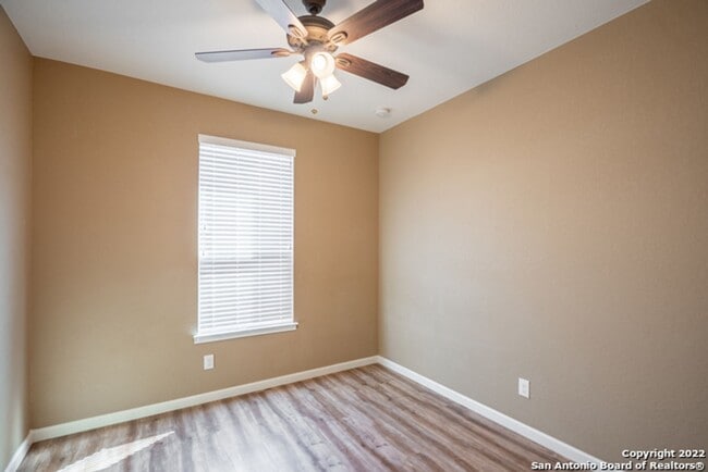 Building Photo - Comfortable Living in a Gated Community Near It All