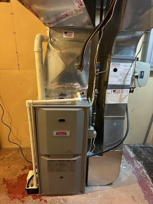 Building Photo - 3 bed, 2 bath home on the NW side