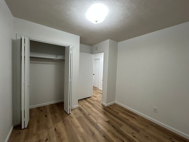 Building Photo - 917 N Clay St