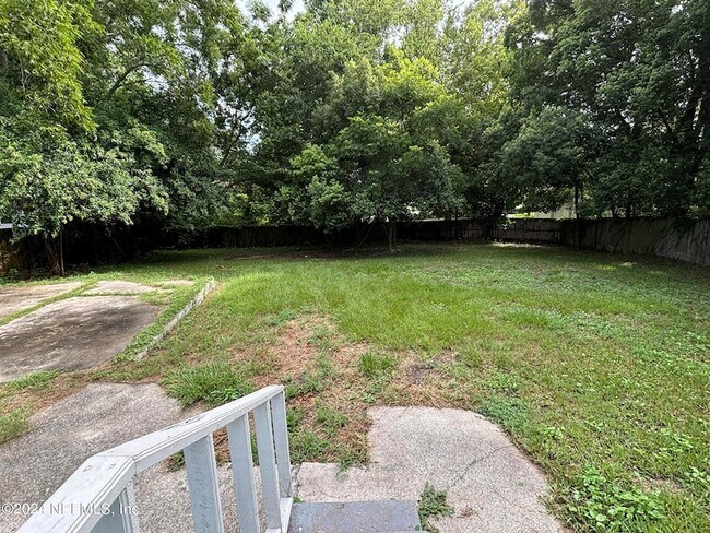 Building Photo - 3777 Lilly Rd N