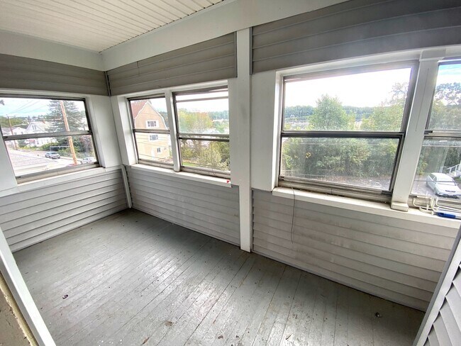 Building Photo - 14 Loring St