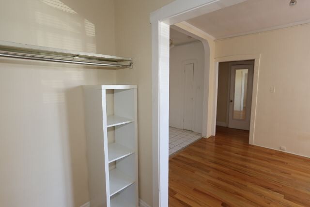 Building Photo - 516 W Melrose St