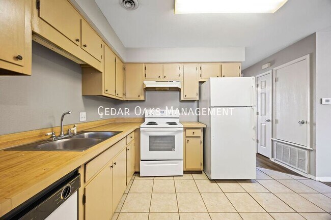 Building Photo - 2374 N Raven Ln