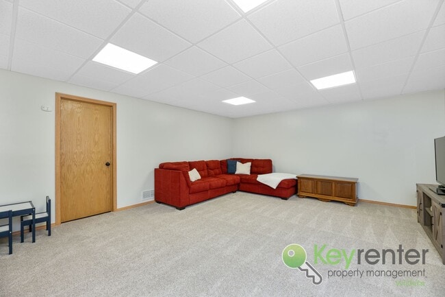 Building Photo - 5 Bedroom 3 Bathroom | Glen Hills - Derby, KS