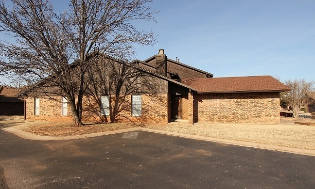 Building Photo - 4700 Hemlock Ln