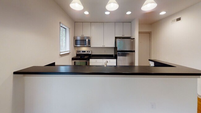 Building Photo - 1521 Virginia Ave