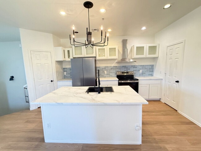 Building Photo - 1330 S Aaron