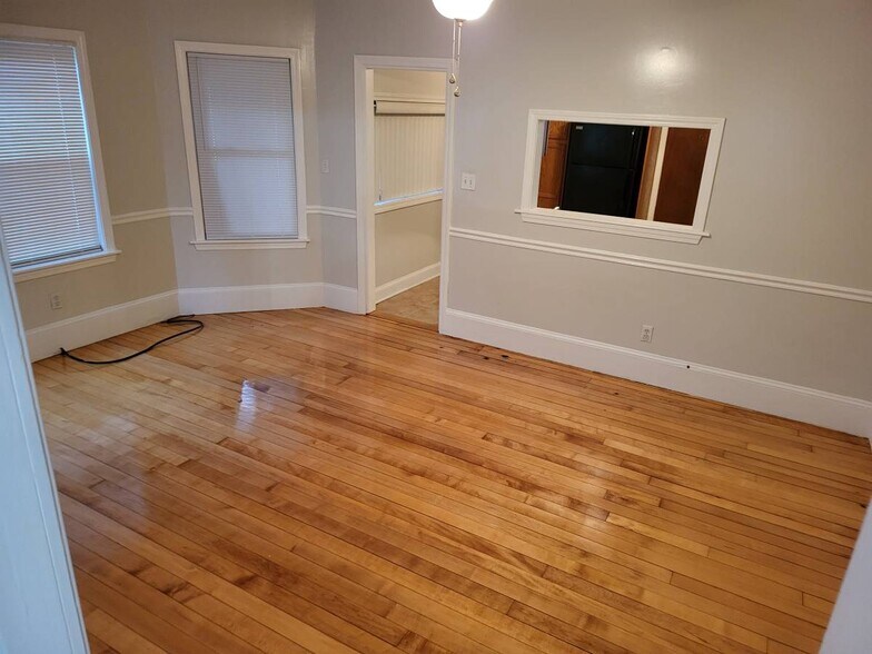 Building Photo - 517 Summer St