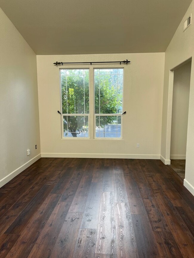 Building Photo - West Davis Four Bedroom Two Story Home ava...