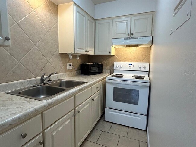 Building Photo - 710 Ave C SW