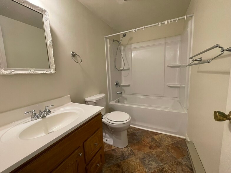 Building Photo - 433 Cedarcrest Dr