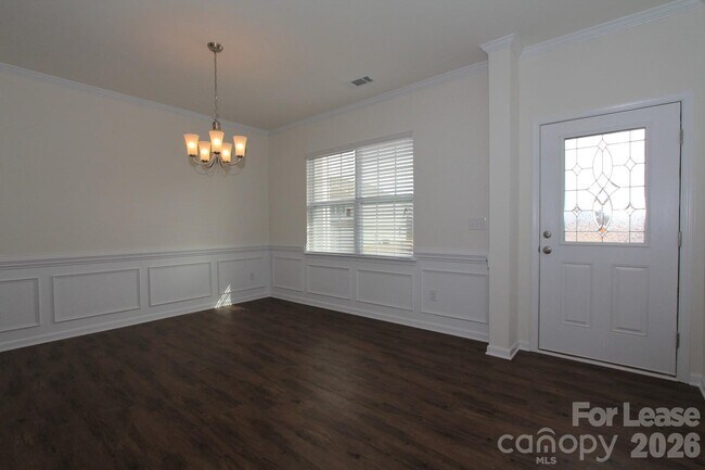 Building Photo - 127 Queensway Ln