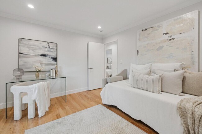 Building Photo - 243 Selby Ln