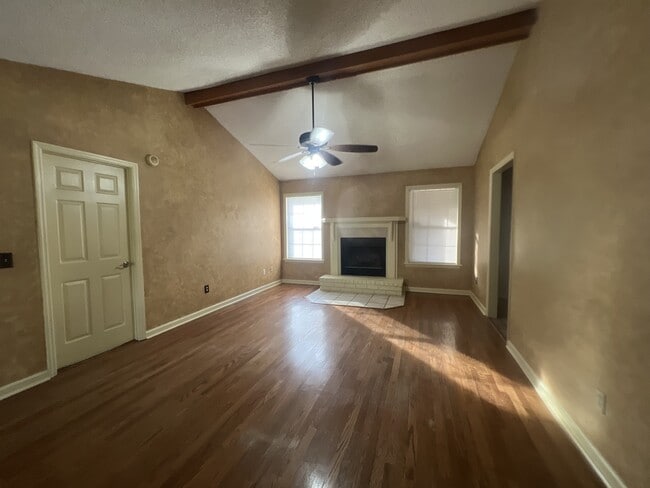 Building Photo - 808 Barony Ln