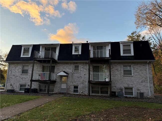 Building Photo - 52 Southwoods Ave