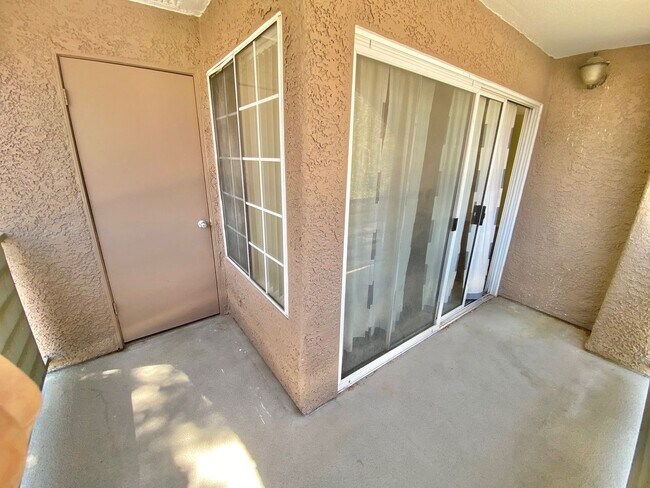 Building Photo - ADORABLE GATED CONDO LOCATED IN A GATED CO...