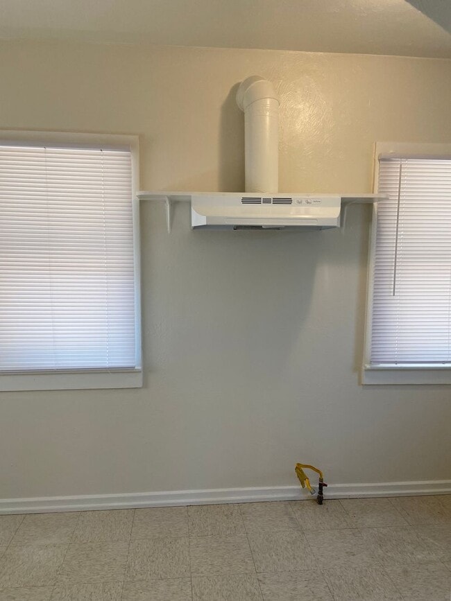 Building Photo - Cute house!