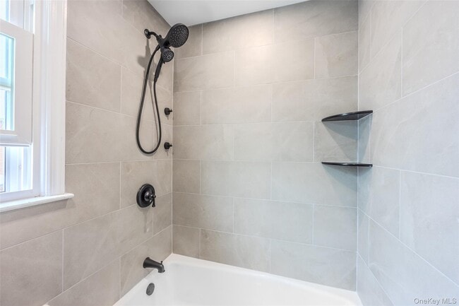 Building Photo - 214 Carman Ave