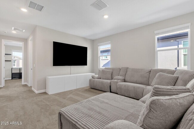 Building Photo - 5823 E Rose Garden Ln