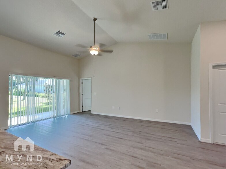 Building Photo - 2690 Shabonne Ln