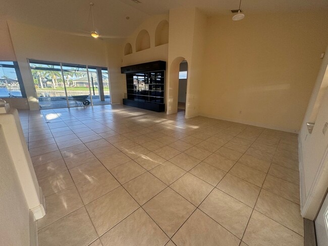 Building Photo - 401 SW 33rd Ave