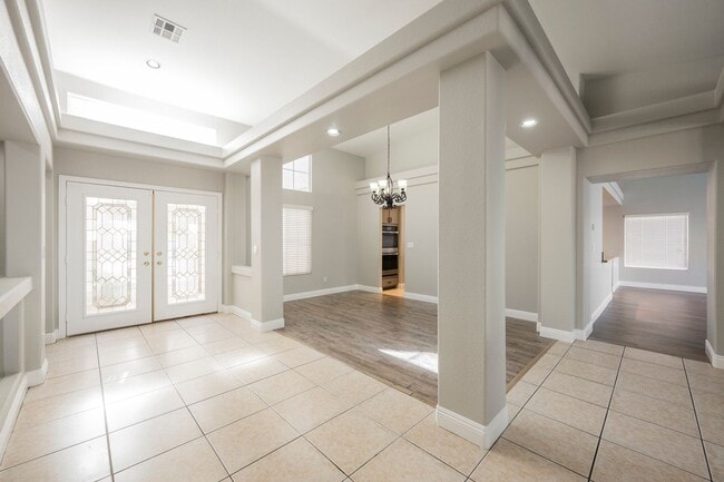 Building Photo - Gorgeous 1 Story Home in Gated Community