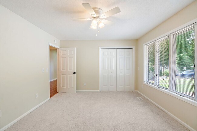 Building Photo - 3 Bedroom Contemporary Carolina Trace Home...
