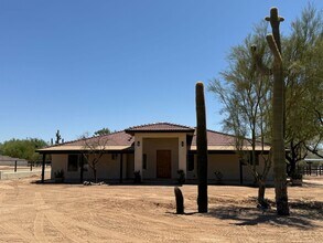 Building Photo - Cave Creek Horse Property