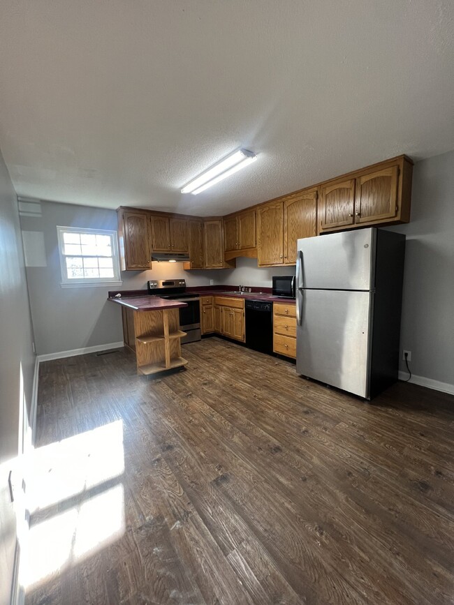 Building Photo - Modern 3 Bed, 2 Bath Duplex in Prime Chatt...