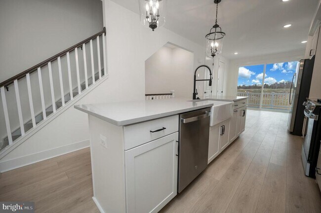 Building Photo - 9403 Pacific Elm St