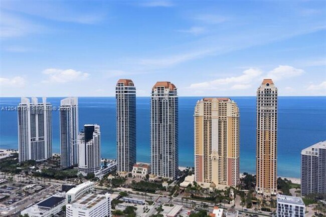 Building Photo - 17901 Collins Ave