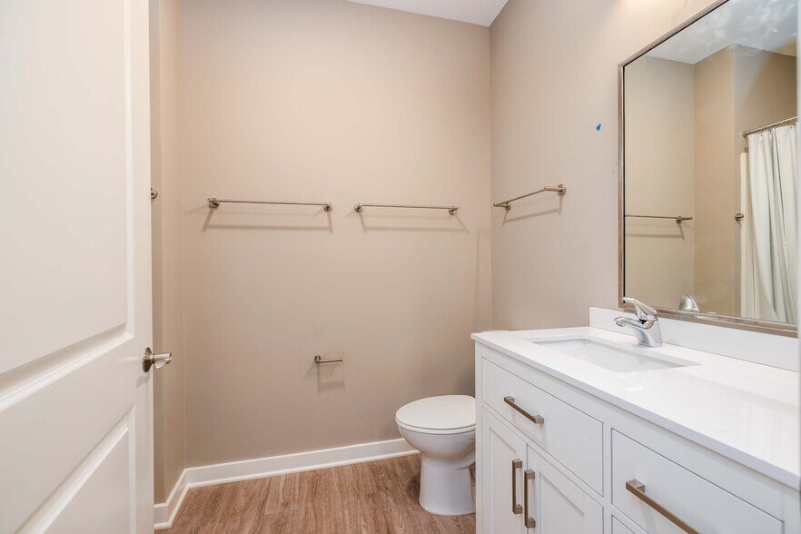 Building Photo - 5 Chestnut St