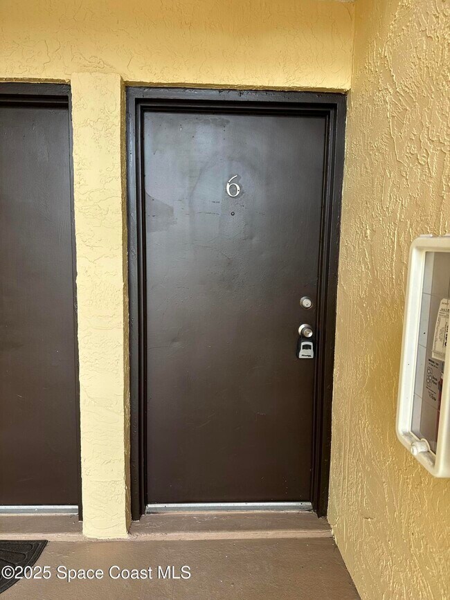 Building Photo - 837 Hickory St