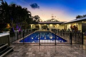 Building Photo - 600 NE 4th St