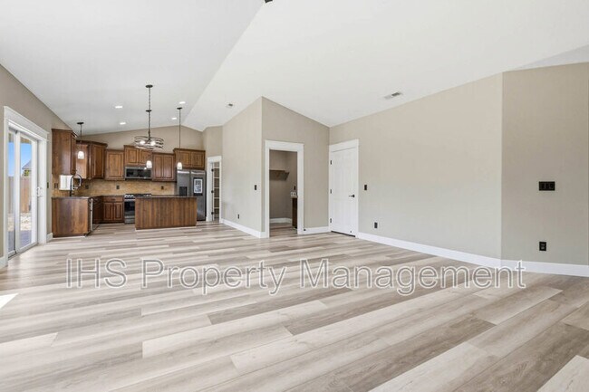 Building Photo - 4806 Tamarisk Dr