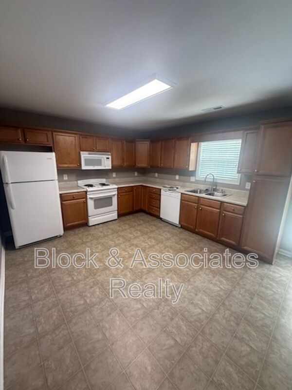 Building Photo - 4121 Bentley Dr